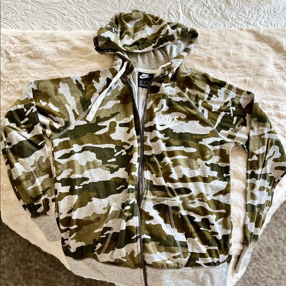 Nike hoodie size M. - Picture 2 of 2